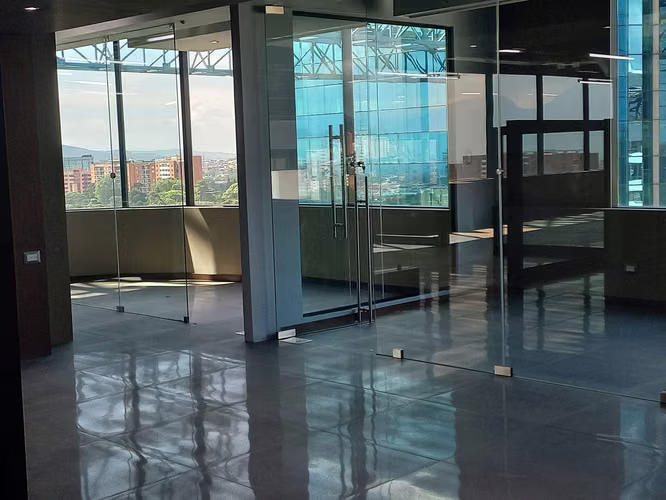 Oficina en renta y venta en Europlaza, Zona 14, Torre IV, Ciudad de Guatemala