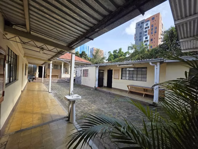 Z.10 VENDO TERRENO 1623.52v² EN ZONA VIVA USD2,300,000