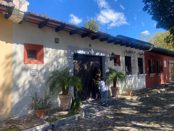 MAGNIFICA CASA EN VENTA, DENTRO DE UN EXCLUSIVO CONDOMINIO EN ANTIGUA GUATEMALA