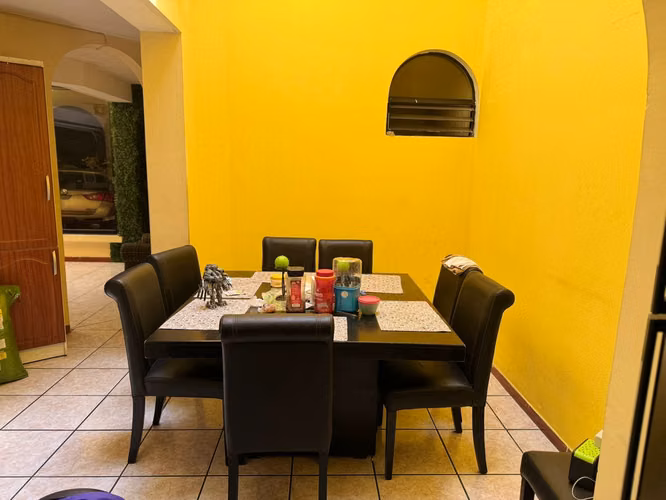 HERMOSA CASA GRANDE  DE 3 NIVELES EN RESIDENCIALES CATALINA, VILLA NUEVA
