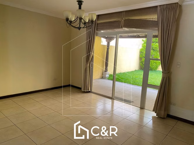 Casa de 4 Habitaciones en Renta - Muxbal