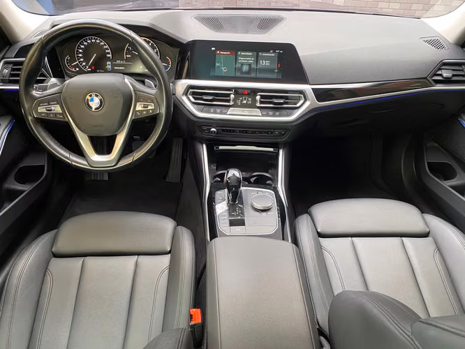 BMW 330i de Agencia Modelo 2020