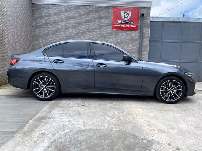 BMW 330i de Agencia Modelo 2020