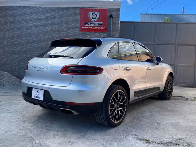 Porsche Macan de Agencia Modelo 2018