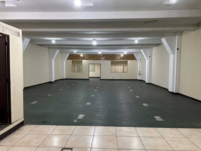 Edificio en renta en Castillo Lara Zona 7