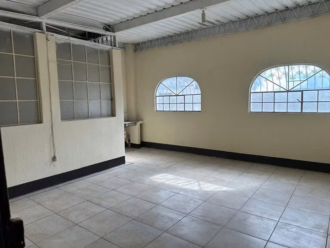 Edificio en renta en Castillo Lara Zona 7