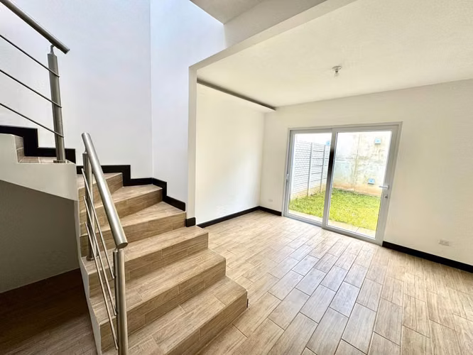 Casa en venta para estrenar en Bosques de Santa Elena, Villa Canales