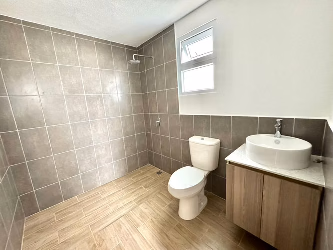 Casa en venta para estrenar en Bosques de Santa Elena, Villa Canales