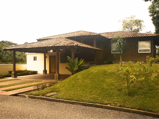 CASA EN VENTA Y RENTA EN AMATIQUE BAY