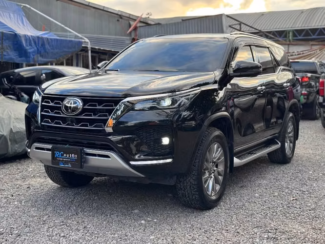 TOYOTA FORTUNER SRV 2024, AUTOMATICA 4X4 DE AGENCIA, COMO NUEVA