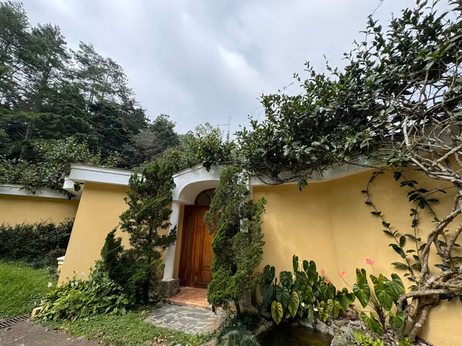 Casa con amplio terreno en venta en CAES ideal para desarrollo de condominio o vivienda. - Imagen 11