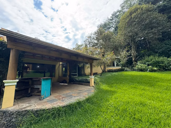 Casa con amplio terreno en venta en CAES ideal para desarrollo de condominio o vivienda. - Imagen 15