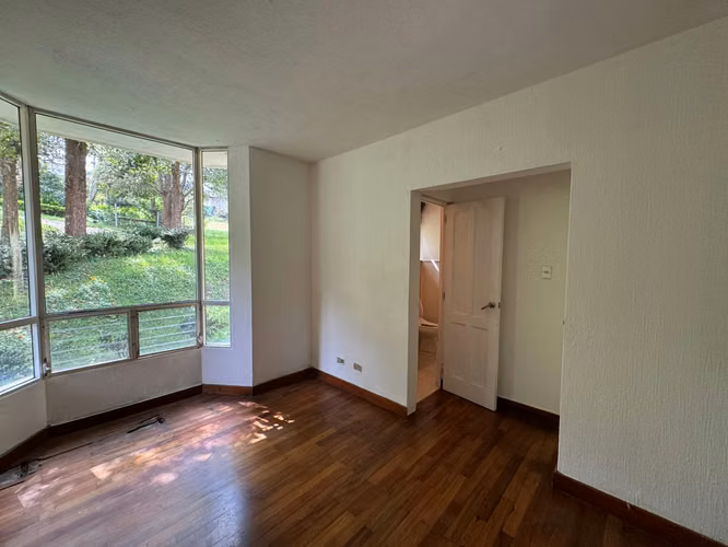 Casa con amplio terreno en venta en CAES ideal para desarrollo de condominio o vivienda. - Imagen 6