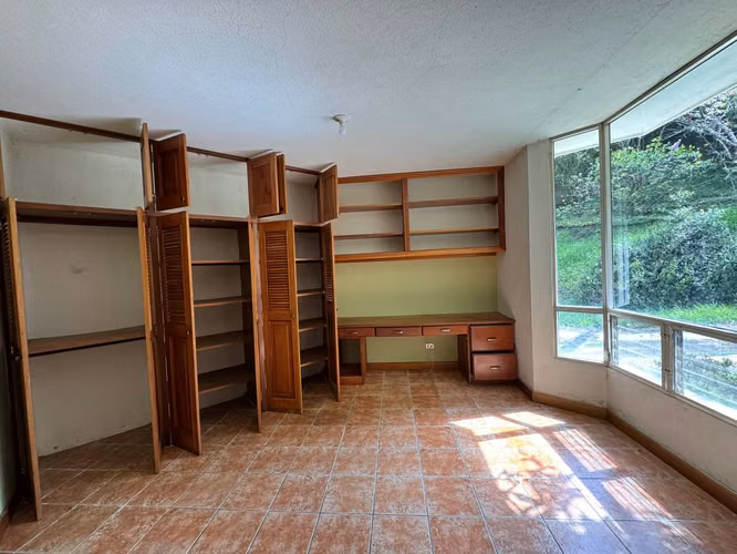 Casa con amplio terreno en venta en CAES ideal para desarrollo de condominio o vivienda. - Imagen 9