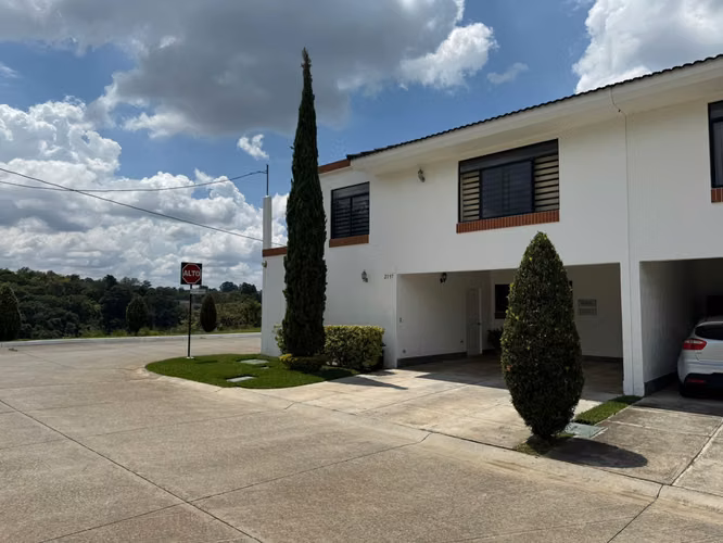 Zona 16 casa en venta Portal de San Isidro
