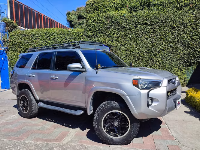 Toyota 4runner Sr5 4wd  Modelo 2011