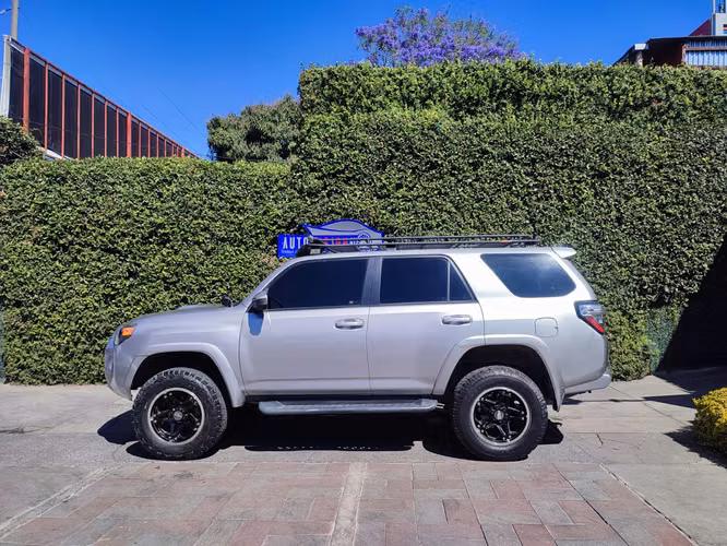 Toyota 4runner Sr5 4wd  Modelo 2011