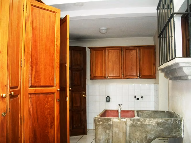 Hermosa Casa en Venta en Exclusivo Residencial – Antigua Guatemala - Imagen 8