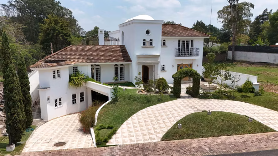 Residencia de Lujo en Venta – Zona 16, Ciudad de Guatemala