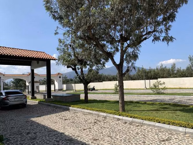 Se vende terreno en Residencial Los Apostoles- Antigua Guatemala