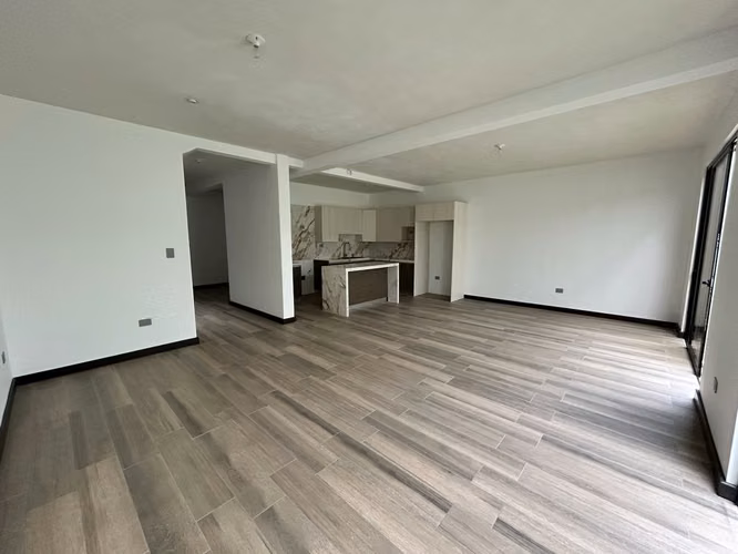 Casa nueva de 3 niveles en Sector B3 San Cristobal, zona 8 Mixco