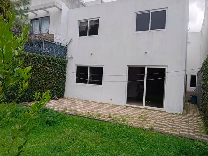 ZONA 16 HACIENDA REAL HERMOSA CASA EN VENTA