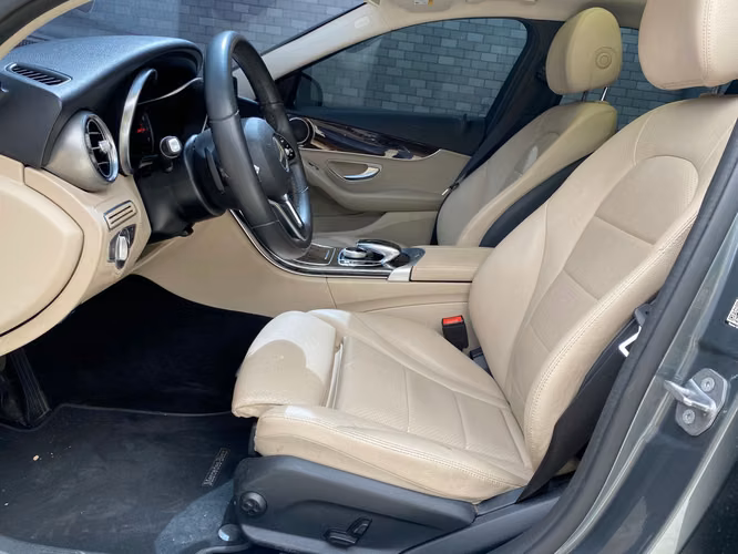 Mercedes-Benz C 180 Automático de Agencia Modelo 2019