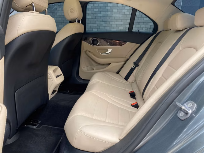 Mercedes-Benz C 180 Automático de Agencia Modelo 2019