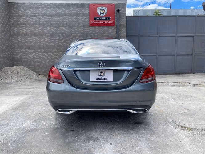 Mercedes-Benz C 180 Automático de Agencia Modelo 2019