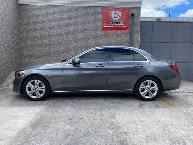 Mercedes-Benz C 180 Automático de Agencia Modelo 2019