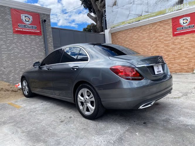 Mercedes-Benz C 180 Automático de Agencia Modelo 2019