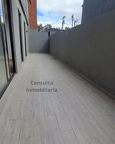 Zona 15/ Tomus / Primer nivel con jardín.