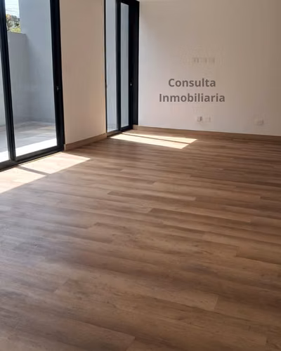 Zona 15/ Tomus / Primer nivel con jardín.