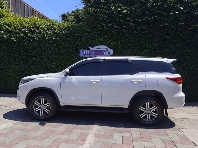 Bonita y Potente Toyota Fortuner 4x4 Modelo 2024 (de agencia)