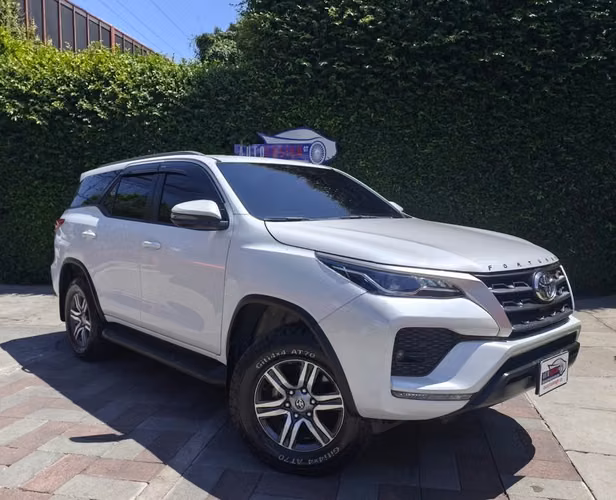 Bonita y Potente Toyota Fortuner 4x4 Modelo 2024 (de agencia)