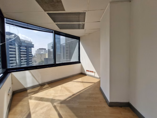 Oficina en alquiler edificio ubicado en zona 10
