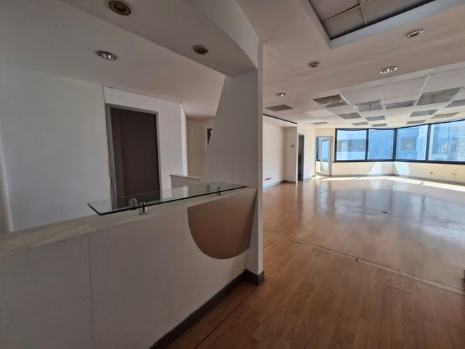 Oficina en alquiler edificio ubicado en zona 10