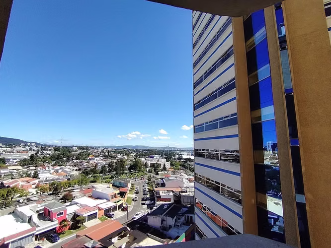 Amplio Apartamento en Venta Edificio Las Gemas, Zona 11