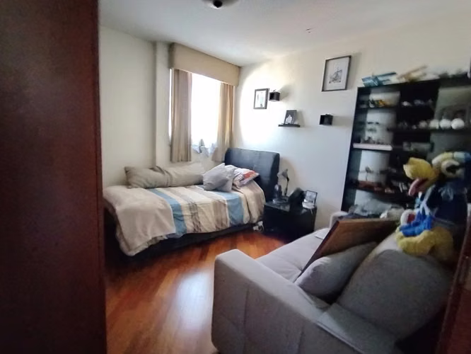Amplio Apartamento en Venta Edificio Las Gemas, Zona 11