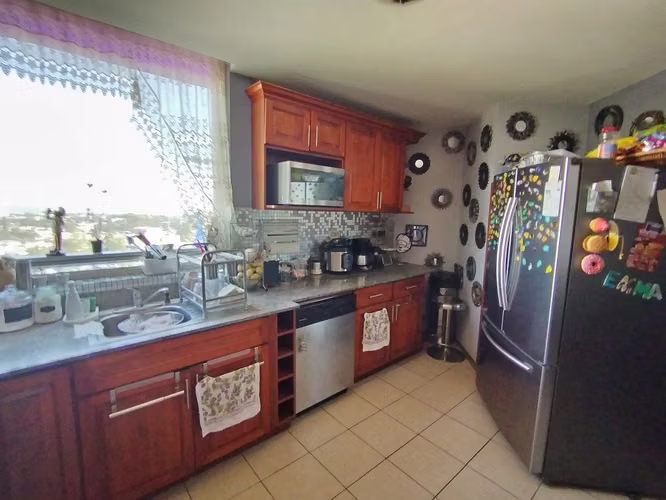 Amplio Apartamento en Venta Edificio Las Gemas, Zona 11