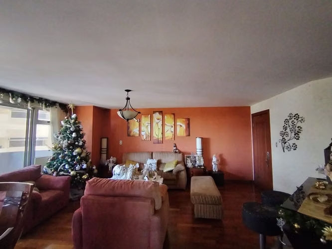 Amplio Apartamento en Venta Edificio Las Gemas, Zona 11