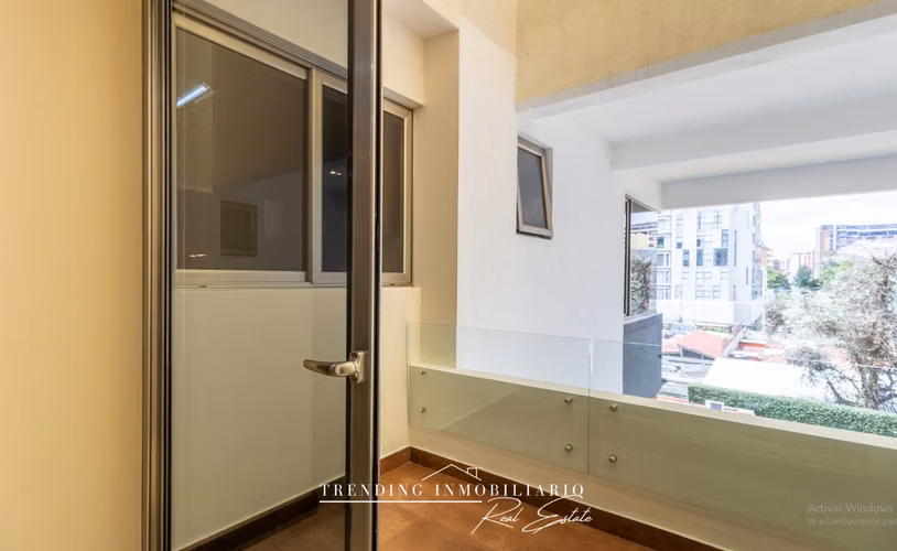 Apartamento en renta zona 14 edificio Cobella de una habitación + un parqueo