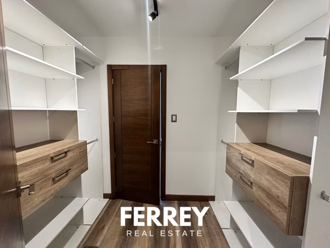 Zona 10, apartamento grande, espacios amplios