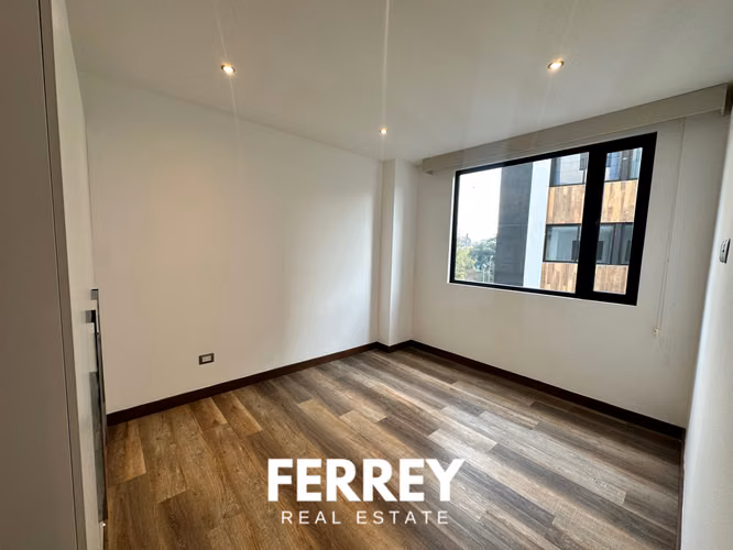 Zona 10, apartamento grande, espacios amplios
