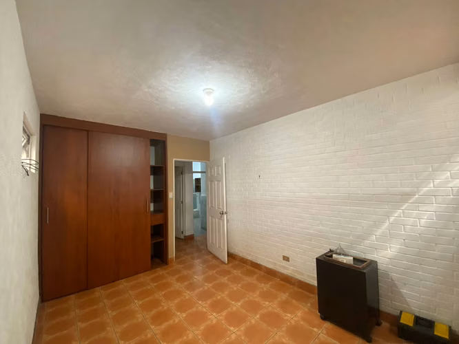 Venta casa remodelada – Colonia Tikal, Zona 7