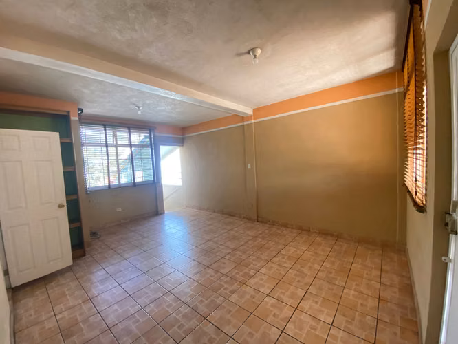 Venta casa remodelada – Colonia Tikal, Zona 7