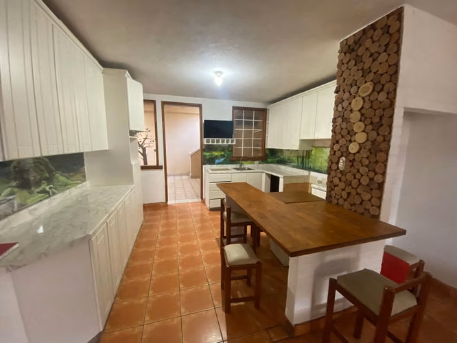 Venta casa remodelada – Colonia Tikal, Zona 7