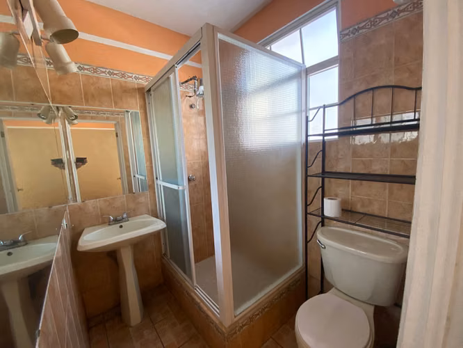 Venta casa remodelada – Colonia Tikal, Zona 7