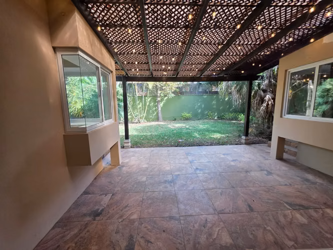 Casa en renta zona 16, Cayalá