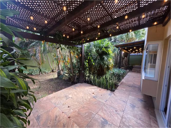 Casa en renta zona 16, Cayalá